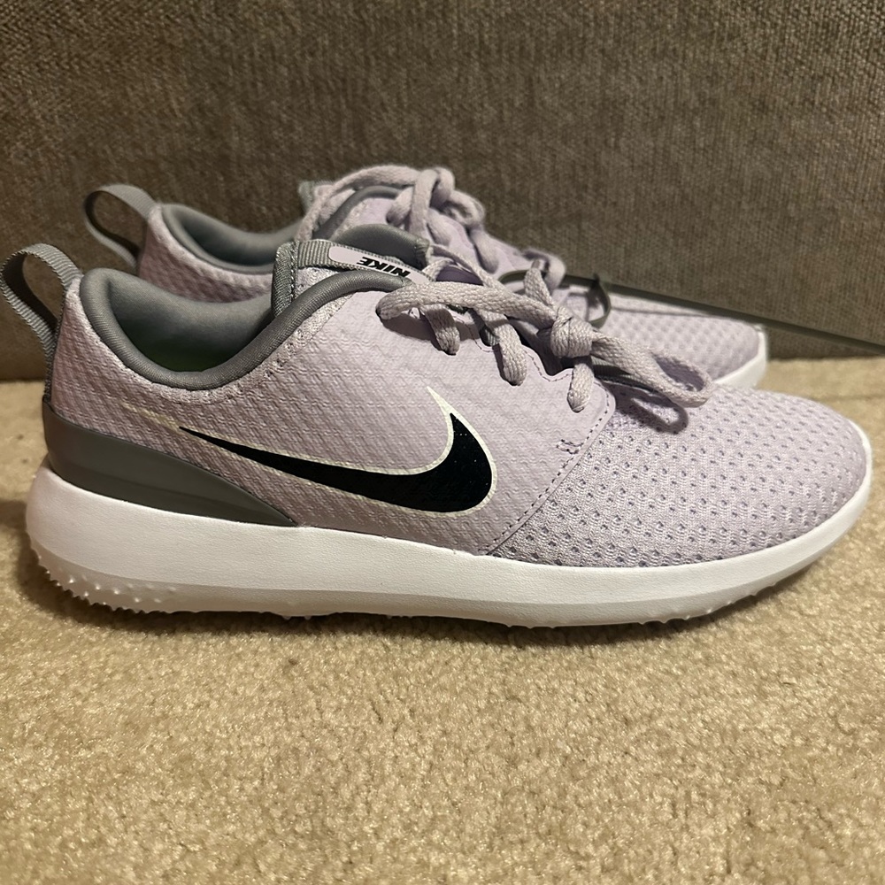 Nike Women’s Roshe Purple Golf Shoe Size 7.5